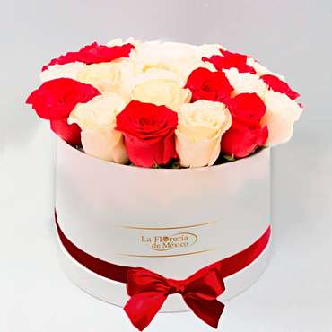Caja blanca de Rosas Rojas y Blancas
